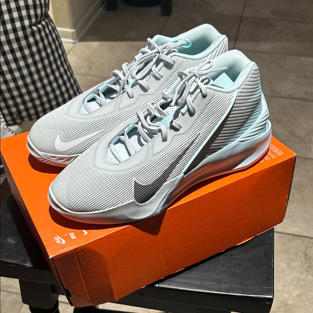 Nike G.T. Jump Academy Trainers 10